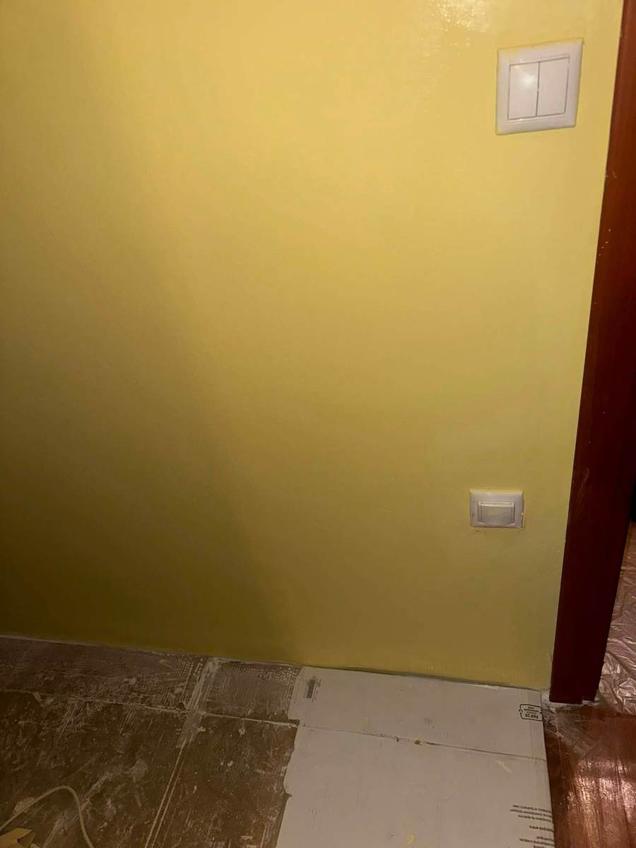 Μούχλα σε τοίχο πριν και μετά την αποκατάσταση στη Θεσσαλονίκη